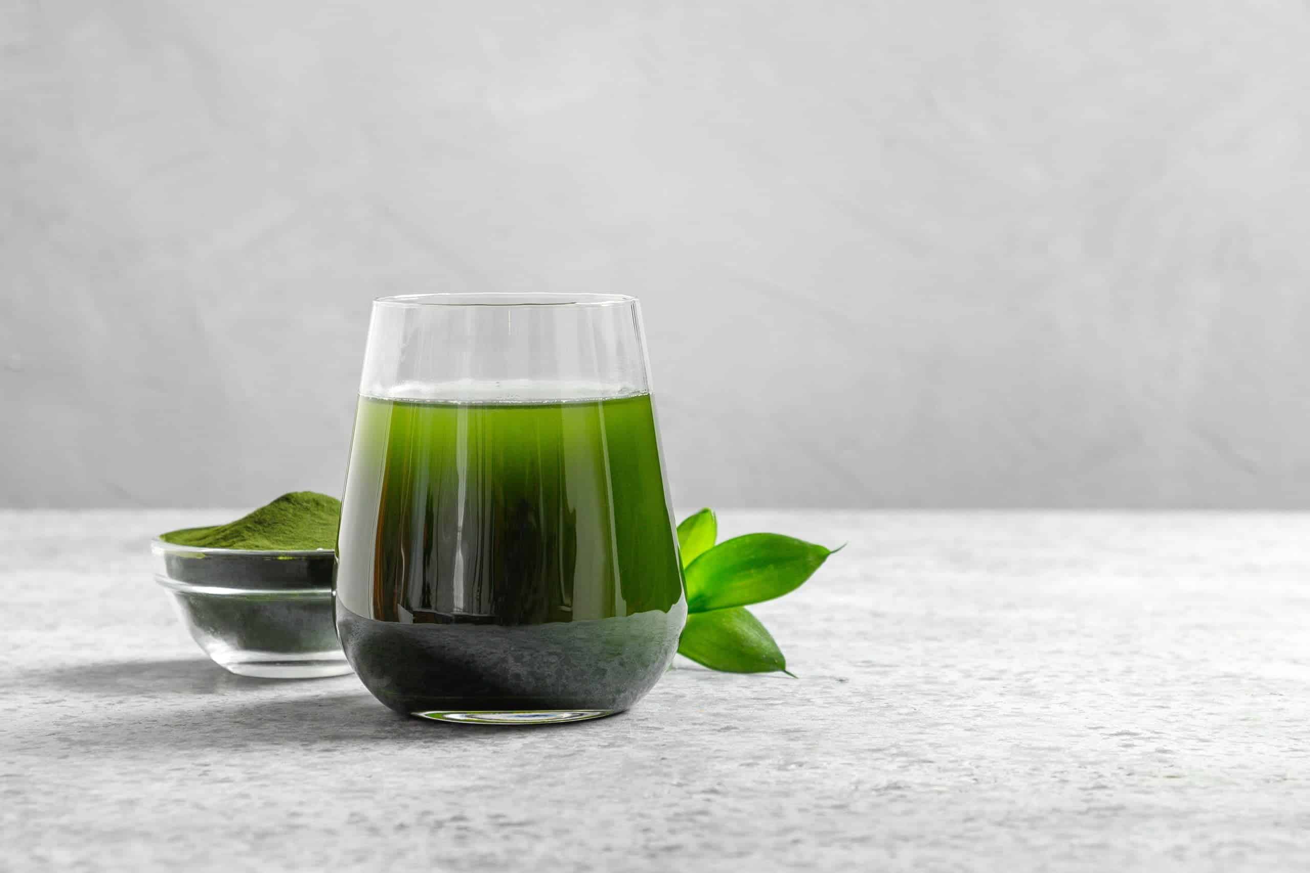 Chlorella detox in a glass