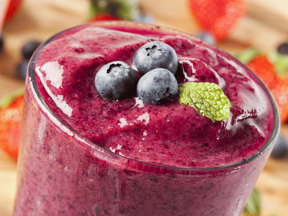 Smoothies with collagen and blueberries