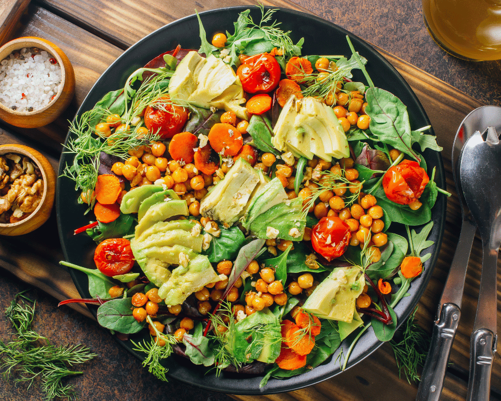 Salad with chickpeas and avocado