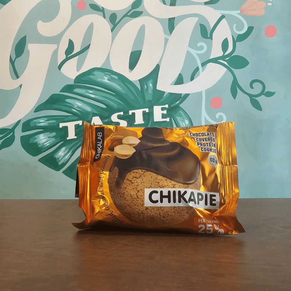 Chikapie - Chocolate covered protein biscuit - Salted caramel and peanuts 60g 1 Chikapie - Low calorie protein biscuit covered with chocolate - Salted caramel and peanuts